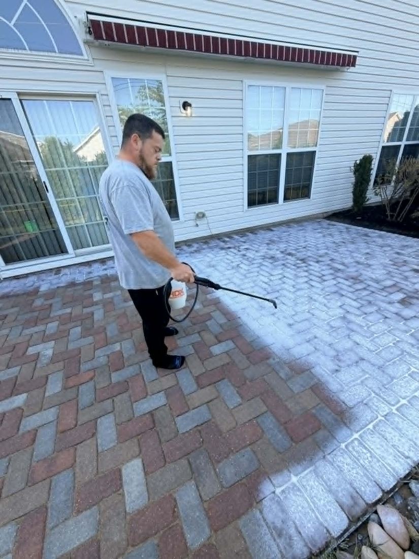 Applying paver sealer