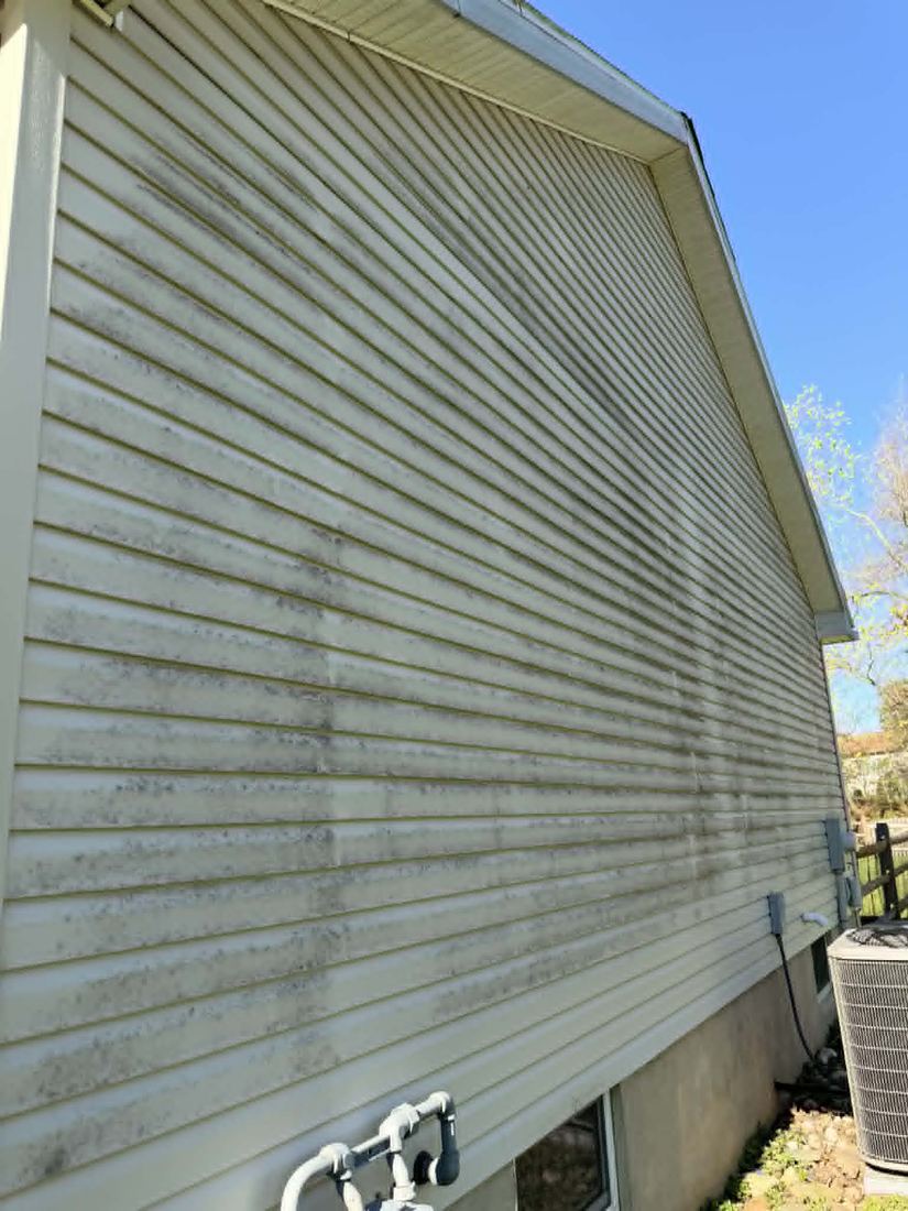 Streaked siding before